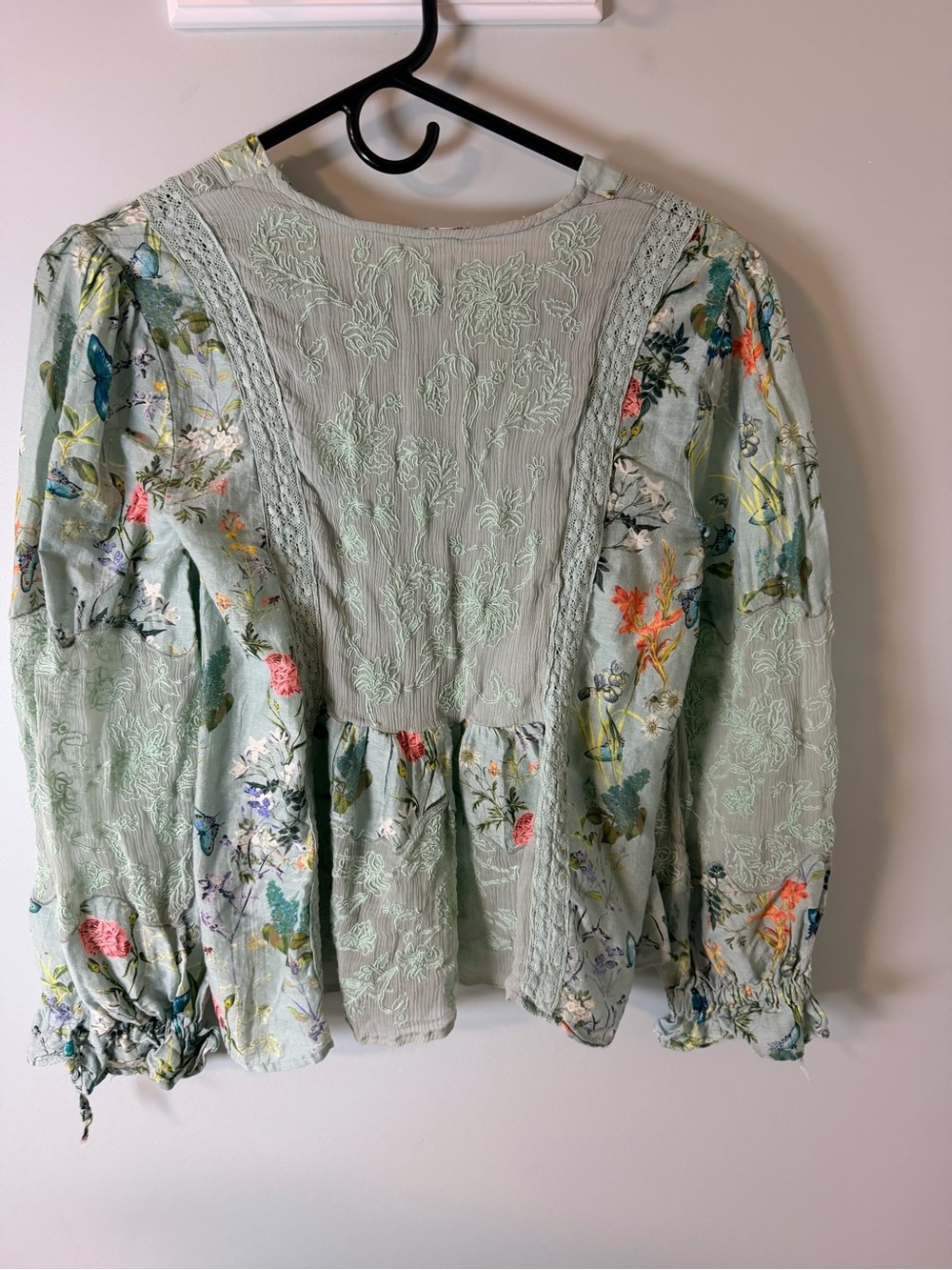 Let Me Be - beautiful blouse - Picture 2 of 10